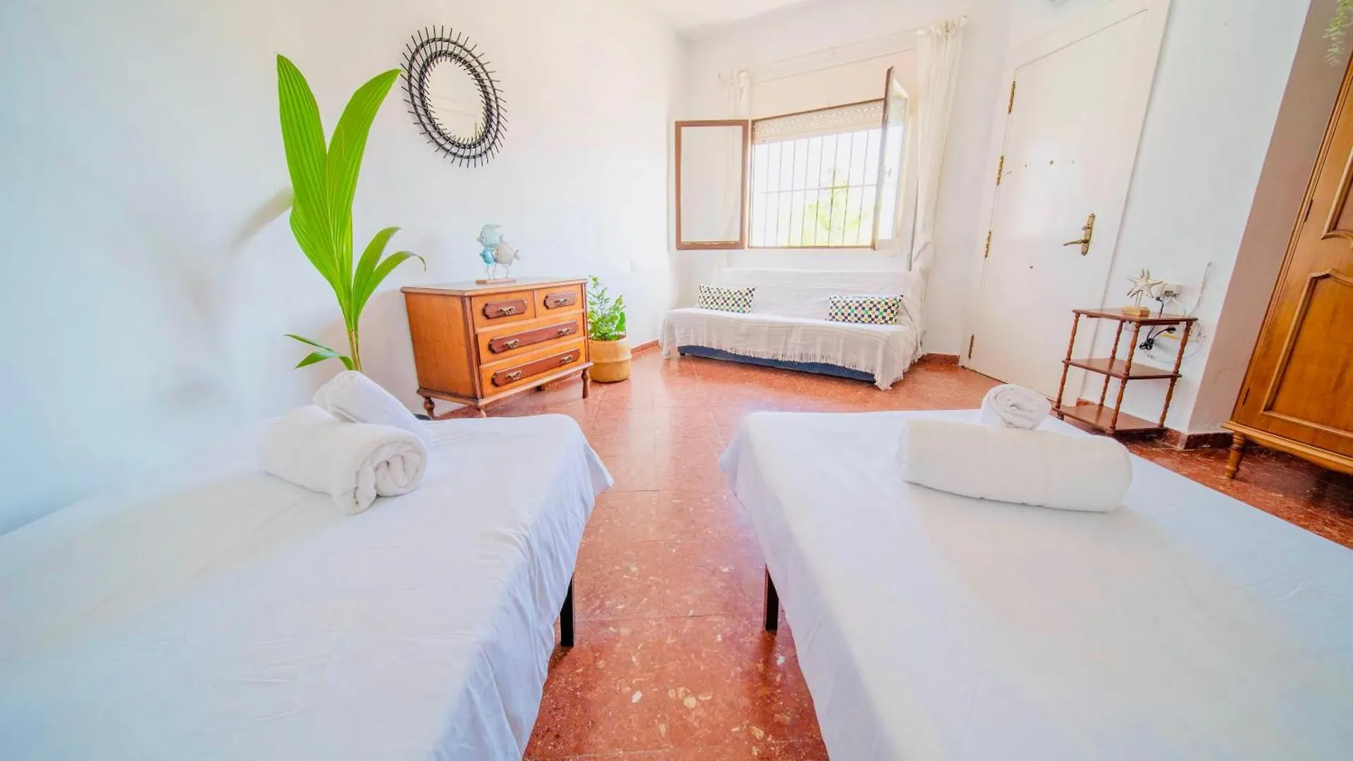 Villa Torrecilla En El Centro De Nerja - South Costa