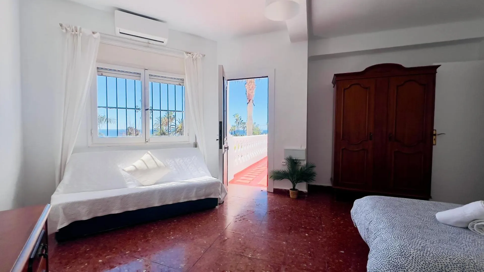 Villa Torrecilla En El Centro De Nerja - South Costa
