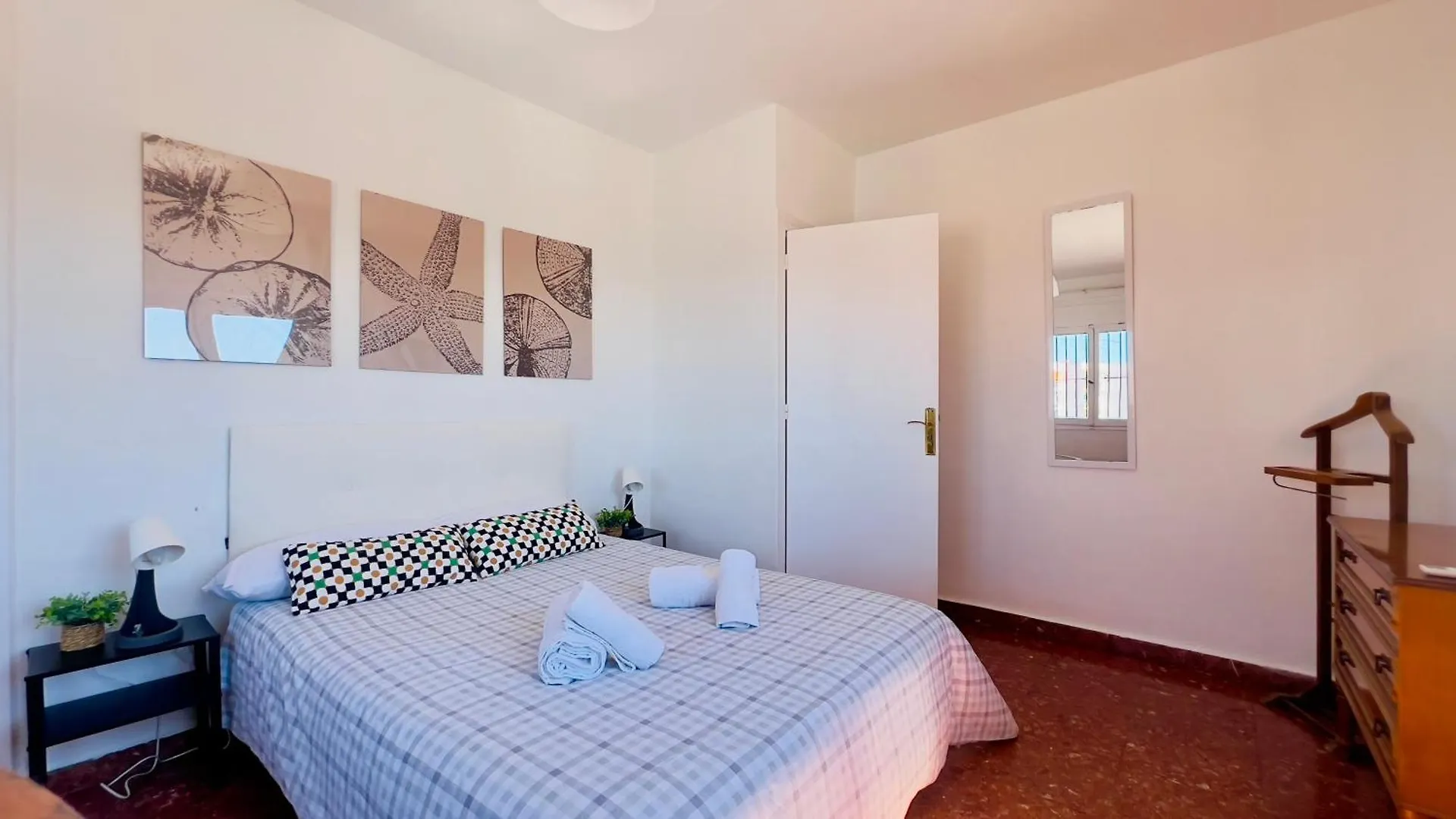 Villa Torrecilla En El Centro De Nerja - South Costa
